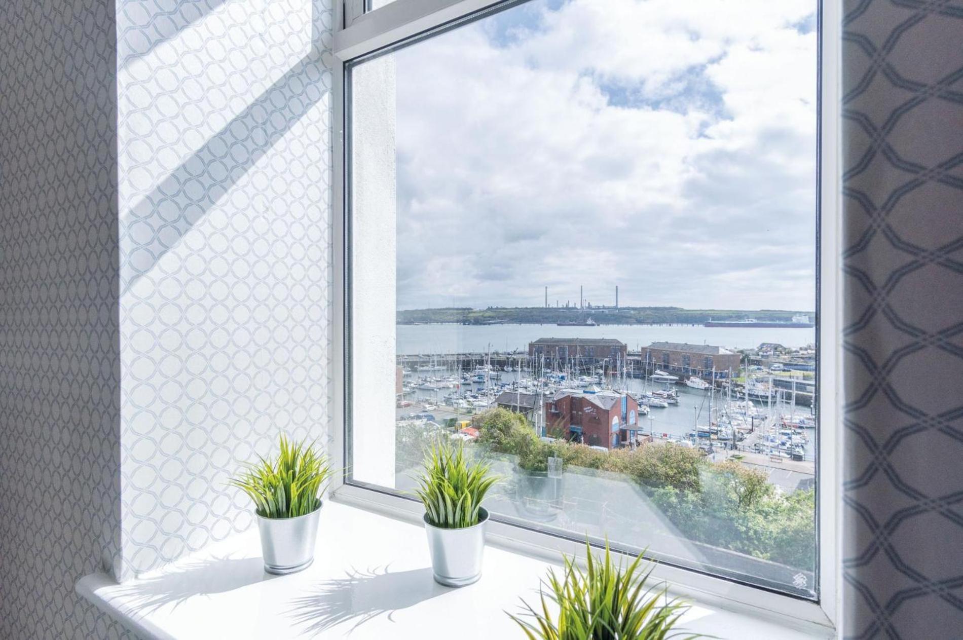 Beach Haven Hideout - 2 Bedroom - Milford Haven Kültér fotó